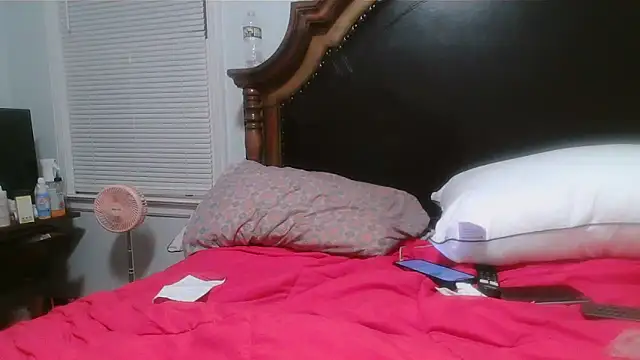 ebonyred online show from 04/22/26, 01:41