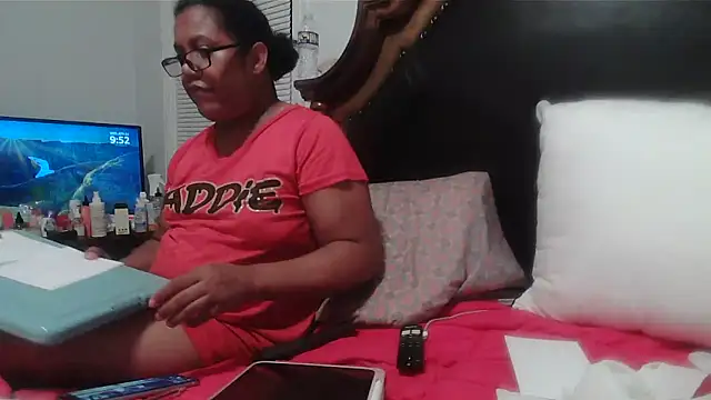 ebonyred online show from 04/23/26, 01:51