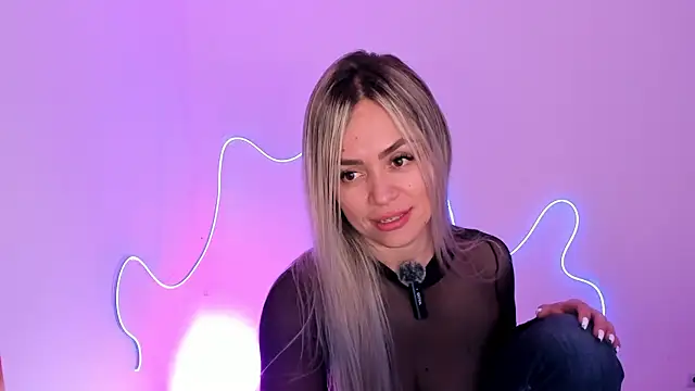 nicole valencia  online show from 11/25/25, 11:54