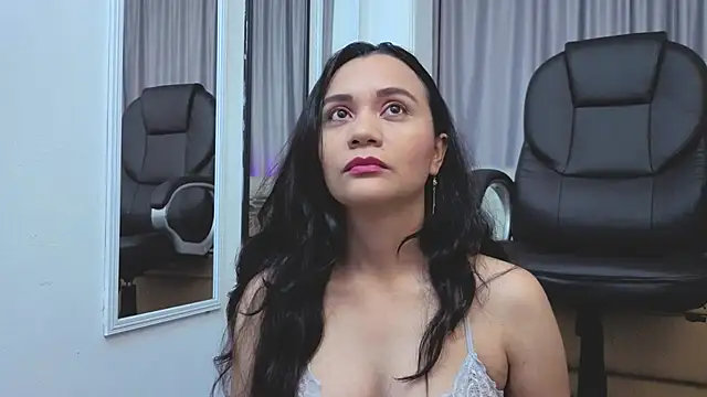 Snapshot of mariiana_murillo01 chatting on 06/21/26, 03:42 mariiana murillo01 online show from 06/21/26, 03:42