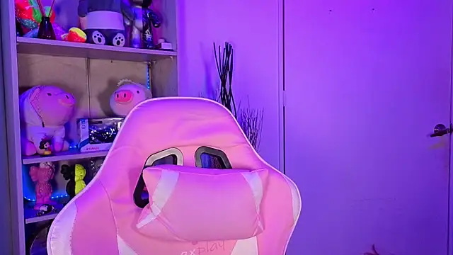 EmilyMiller  online show from 04/21/26, 03:07