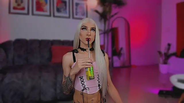 Taylor  foxxx online show from 11/26/25, 05:08