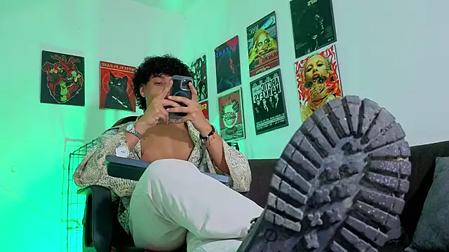 Snapshot of GaelOconner chatting on 11/20/25, 03:28 GaelOconner online show from 11/20/25, 03:28