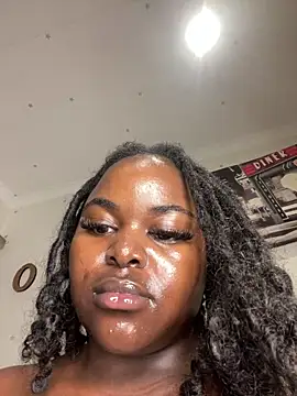 Snapshot of Honeycoco0211 chatting on 03/02/25, 06:05 Honeycoco0211 online show from 03/02/25, 06:05