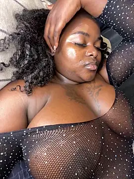 Snapshot of Honeycoco0211 chatting on 03/08/25, 08:55 Honeycoco0211 online show from 03/08/25, 08:55