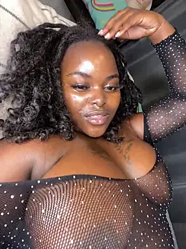 Snapshot of Honeycoco0211 chatting on 03/08/25, 04:17 Honeycoco0211 online show from 03/08/25, 04:17