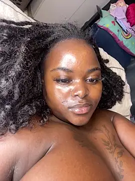 Snapshot of Honeycoco0211 chatting on 03/09/25, 06:28 Honeycoco0211 online show from 03/09/25, 06:28