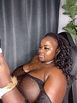 Snapshot of Honeycoco0211 chatting on 10/01/25, 08:37 Honeycoco0211 online show from 10/01/25, 08:37