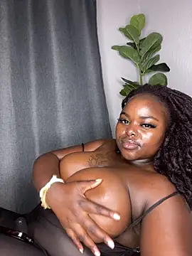 Snapshot of Honeycoco0211 chatting on 10/05/25, 04:00 Honeycoco0211 online show from 10/05/25, 04:00