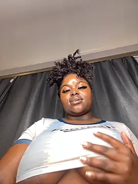 Snapshot of Honeycoco0211 chatting on 10/10/25, 08:19 Honeycoco0211 online show from 10/10/25, 08:19