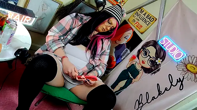 Blakelytgirl online show from 04/17/26, 02:53