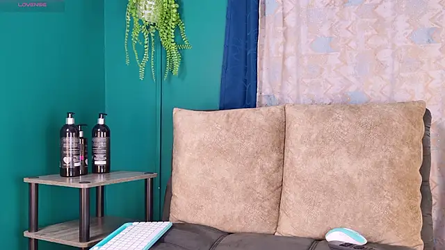 Layla 17 online show from 02/23/26, 10:51