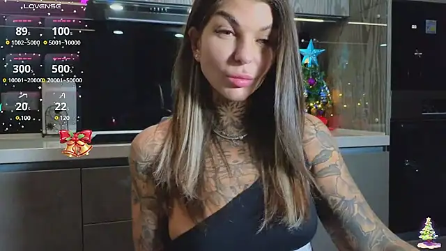 Snapshot of tattooedBabyy chatting on 01/01/25, 12:33 tattooedBabyy online show from 01/01/25, 12:33