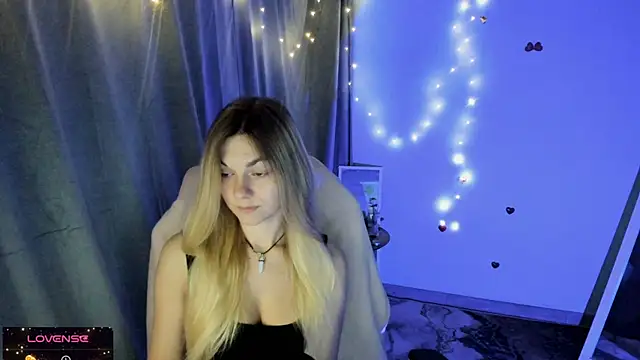 Sweet me  online show from 10/13/25, 06:13