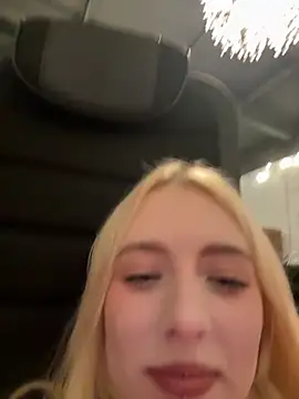 Crayzy Luv online show from 11/01/25, 12:51