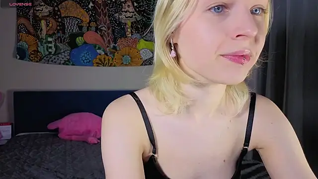 Crayzy Luv online show from 03/15/26, 04:24