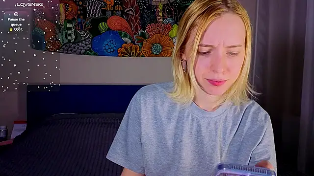 Crayzy Luv online show from 04/18/26, 01:31