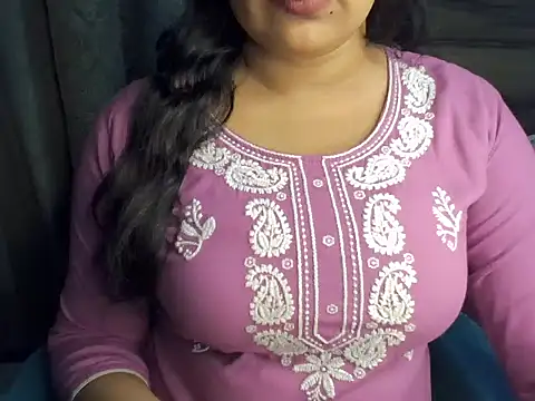 Snapshot of Trezza chatting on 10/27/25, 08:35 Trezza online show from 10/27/25, 08:35