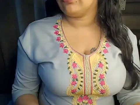 Snapshot of Trezza chatting on 11/02/25, 08:44 Trezza online show from 11/02/25, 08:44