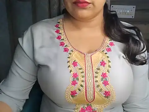 Snapshot of Trezza chatting on 11/11/25, 06:13 Trezza online show from 11/11/25, 06:13