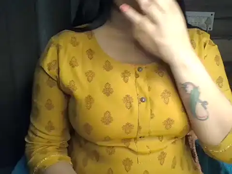 Snapshot of Trezza chatting on 12/05/25, 08:49 Trezza online show from 12/05/25, 08:49