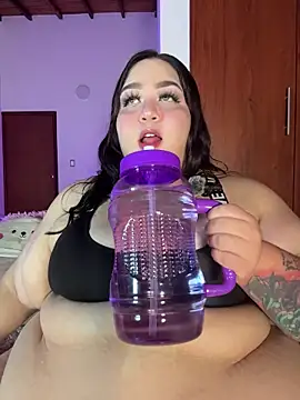 Venus queenn online show from 10/20/25, 12:33