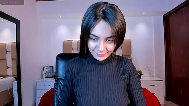 Snapshot of martina_mancini chatting on 03/21/25, 11:44 martina mancini online show from 03/21/25, 11:44