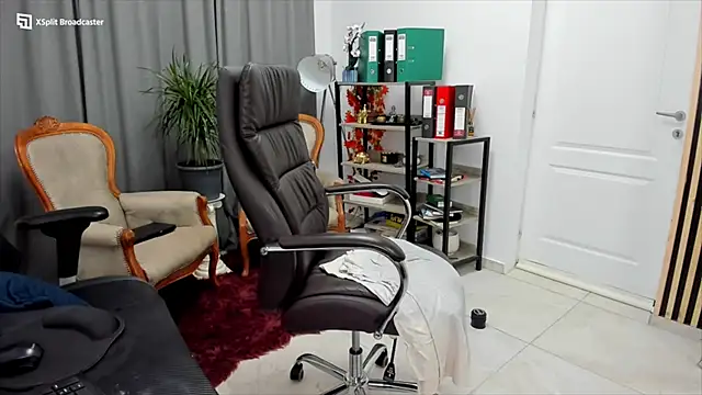 Snapshot of fireflowers_ chatting on 12/14/24, 01:06 fireflowers online show from 12/14/24, 01:06
