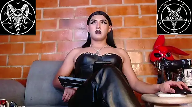 Snapshot of Domina_Lilith chatting on 02/17/25, 06:31 Domina Lilith online show from 02/17/25, 06:31