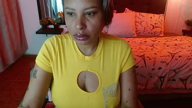 Snapshot of Dominik_girl chatting on 06/10/26, 07:35 Dominik girl online show from 06/10/26, 07:35
