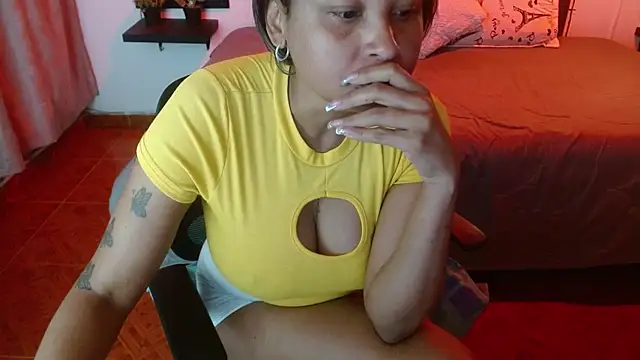 Snapshot of Dominik_girl chatting on 06/11/26, 05:16 Dominik girl online show from 06/11/26, 05:16