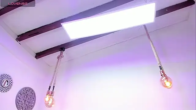 Oriana Guzman online show from 12/31/24, 11:42