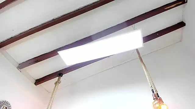 Oriana Guzman online show from 02/05/25, 12:38