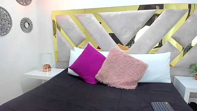 Oriana Guzman online show from 02/17/25, 03:09