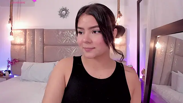 Snapshot of Oriana_Guzman chatting on 07/17/26, 11:42 Oriana Guzman online show from 07/17/26, 11:42