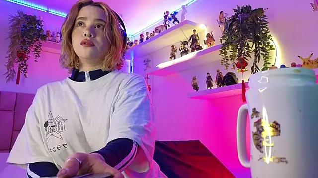 albaismynameX online show from 11/03/25, 12:17