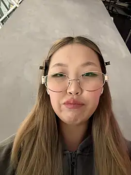 Aiko Yumi online show from 10/26/25, 06:36