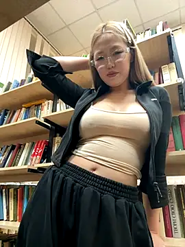 Aiko Yumi online show from 12/18/25, 04:46