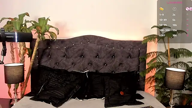 Snapshot of candy_canne__ chatting on 12/20/24, 06:35 candy canne   online show from 12/20/24, 06:35