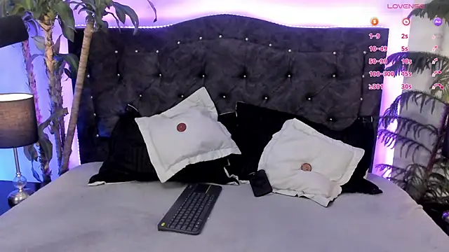 Snapshot of candy_canne__ chatting on 01/11/25, 04:16 candy canne   online show from 01/11/25, 04:16