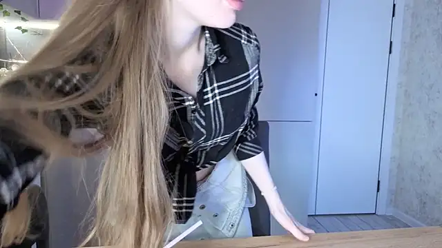 LissaCain online show from 04/22/26, 05:32