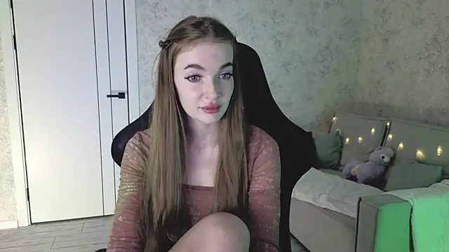 Snapshot of LissaCain chatting on 05/17/26, 08:23 LissaCain online show from 05/17/26, 08:23