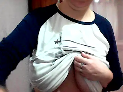 Snapshot of AnaXBerry chatting on 01/12/25, 06:05 AnaXBerry online show from 01/12/25, 06:05