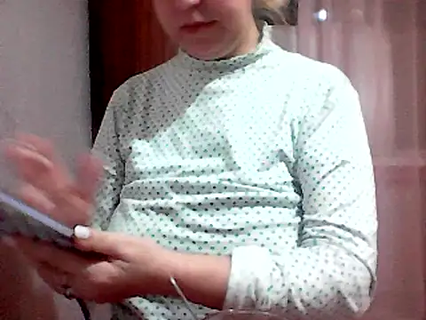 Snapshot of AnaXBerry chatting on 02/13/25, 05:54 AnaXBerry online show from 02/13/25, 05:54