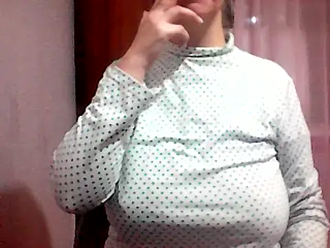 Snapshot of AnaXBerry chatting on 02/21/25, 06:04 AnaXBerry online show from 02/21/25, 06:04