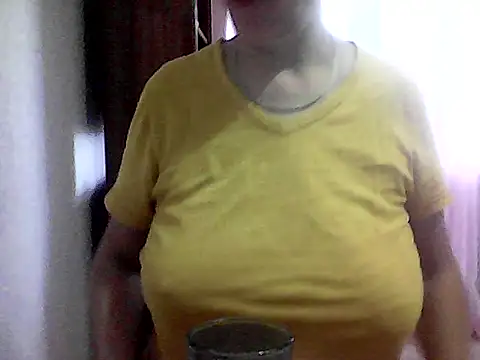 Snapshot of AnaXBerry chatting on 09/25/25, 06:06 AnaXBerry online show from 09/25/25, 06:06