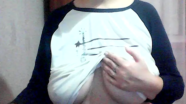 Snapshot of AnaXBerry chatting on 10/23/25, 03:22 AnaXBerry online show from 10/23/25, 03:22