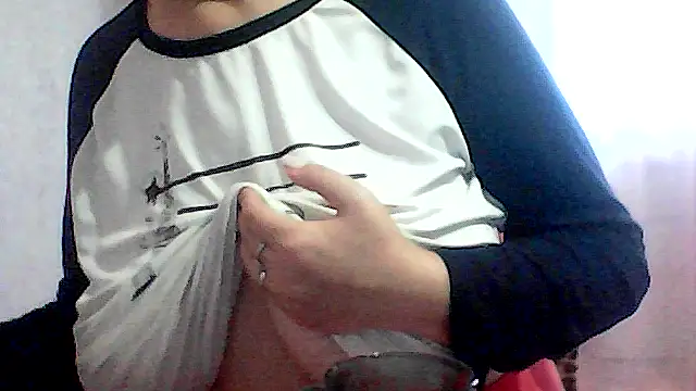 Snapshot of AnaXBerry chatting on 10/27/25, 06:39 AnaXBerry online show from 10/27/25, 06:39