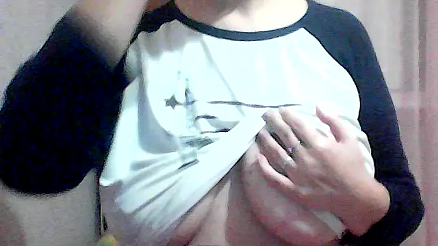 Snapshot of AnaXBerry chatting on 11/06/25, 05:36 AnaXBerry online show from 11/06/25, 05:36