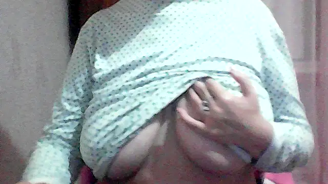 Snapshot of AnaXBerry chatting on 11/16/25, 06:57 AnaXBerry online show from 11/16/25, 06:57